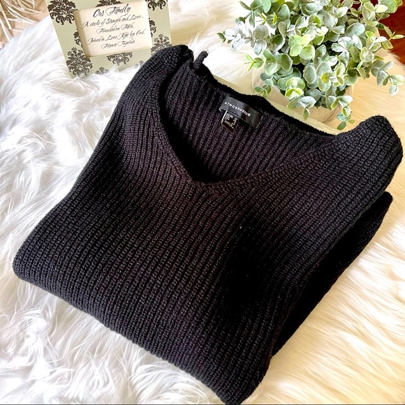 Atmosphere Sweaters - ATMOSPHERE V-neck knit black sweater 8